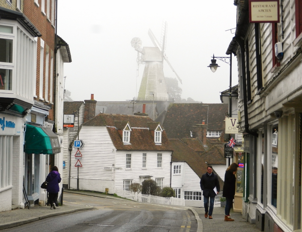 Cranbrook, Kent. Im Hintergrund eine der für Kent einst typischen Windmühlen.