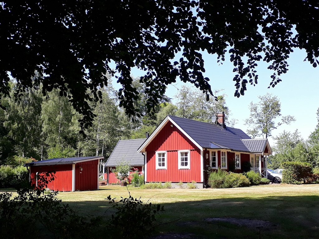 Rotes Holzhaus in Schweden