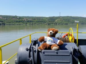 Urlaubär auf der Donaufähre nach Bulgarien