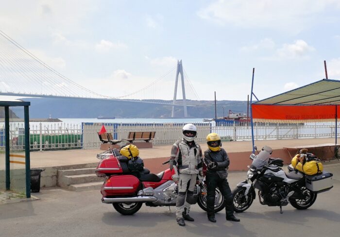 Ulla und Thomas vor der neuen Bosporusbrücke