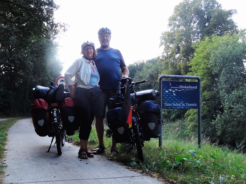 Sabbatical im Sattel - Gleich hinter Nordhorn Grenze zu den Niederlanden