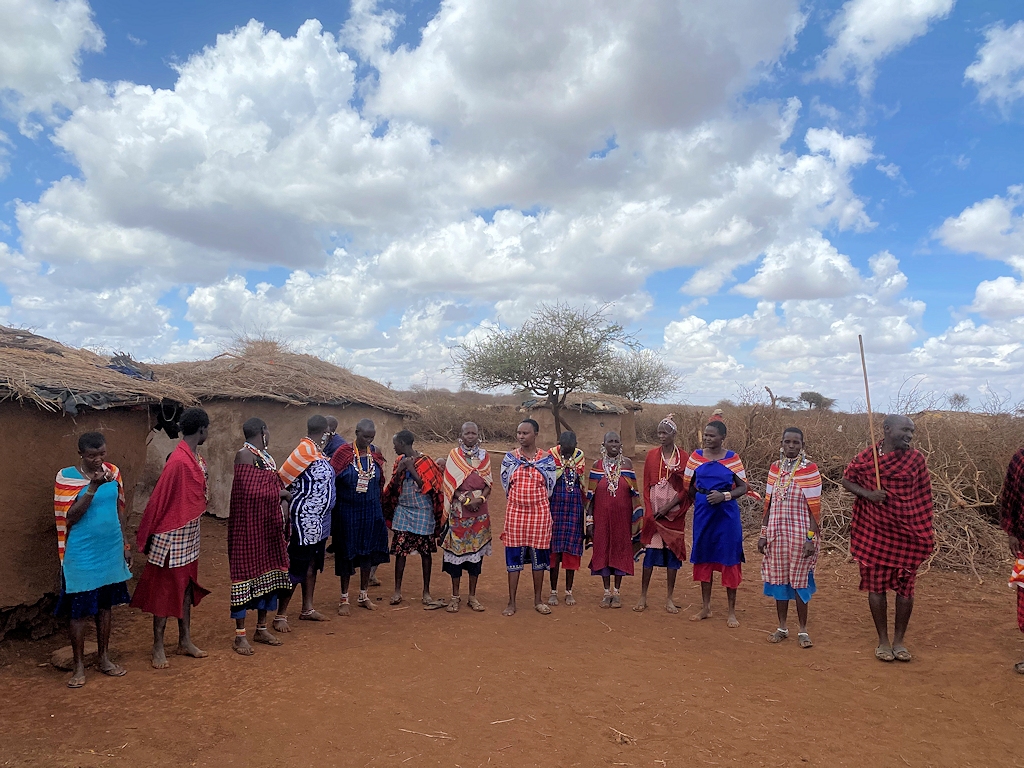 Massai in ihrem Dorf