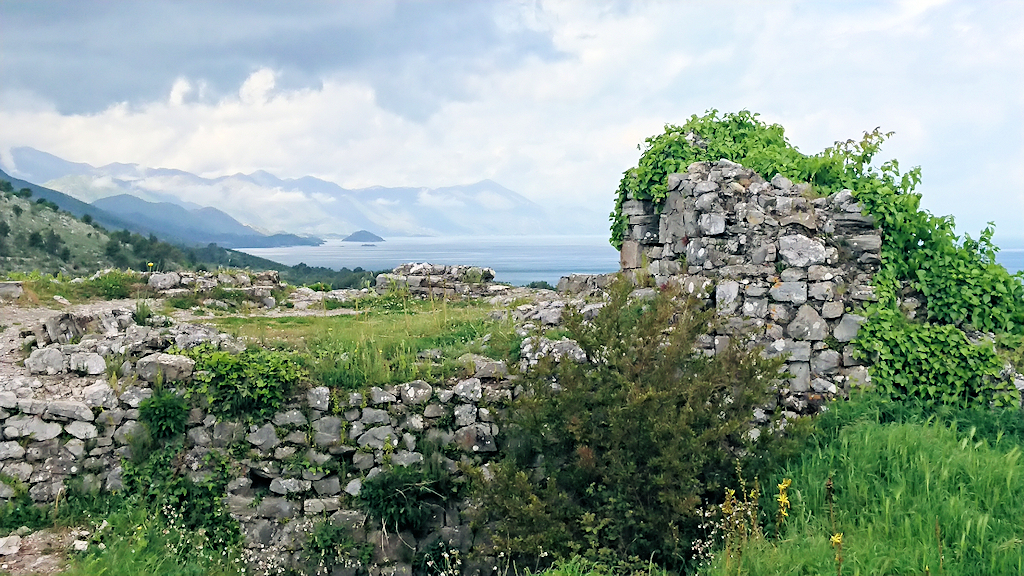 Balkan: Blick von Burg Shkodra auf Skadarsko See